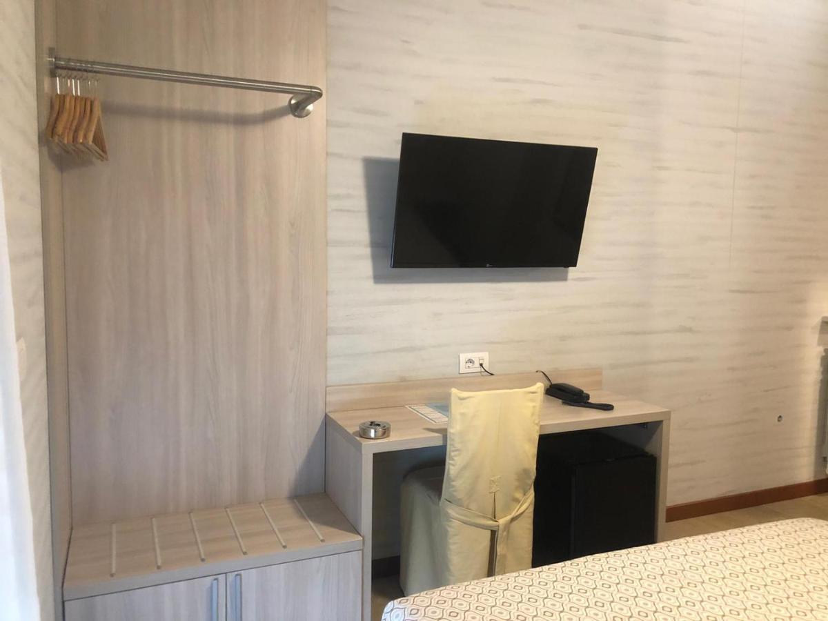 Hotel Fiordaliso Сирмионе Экстерьер фото