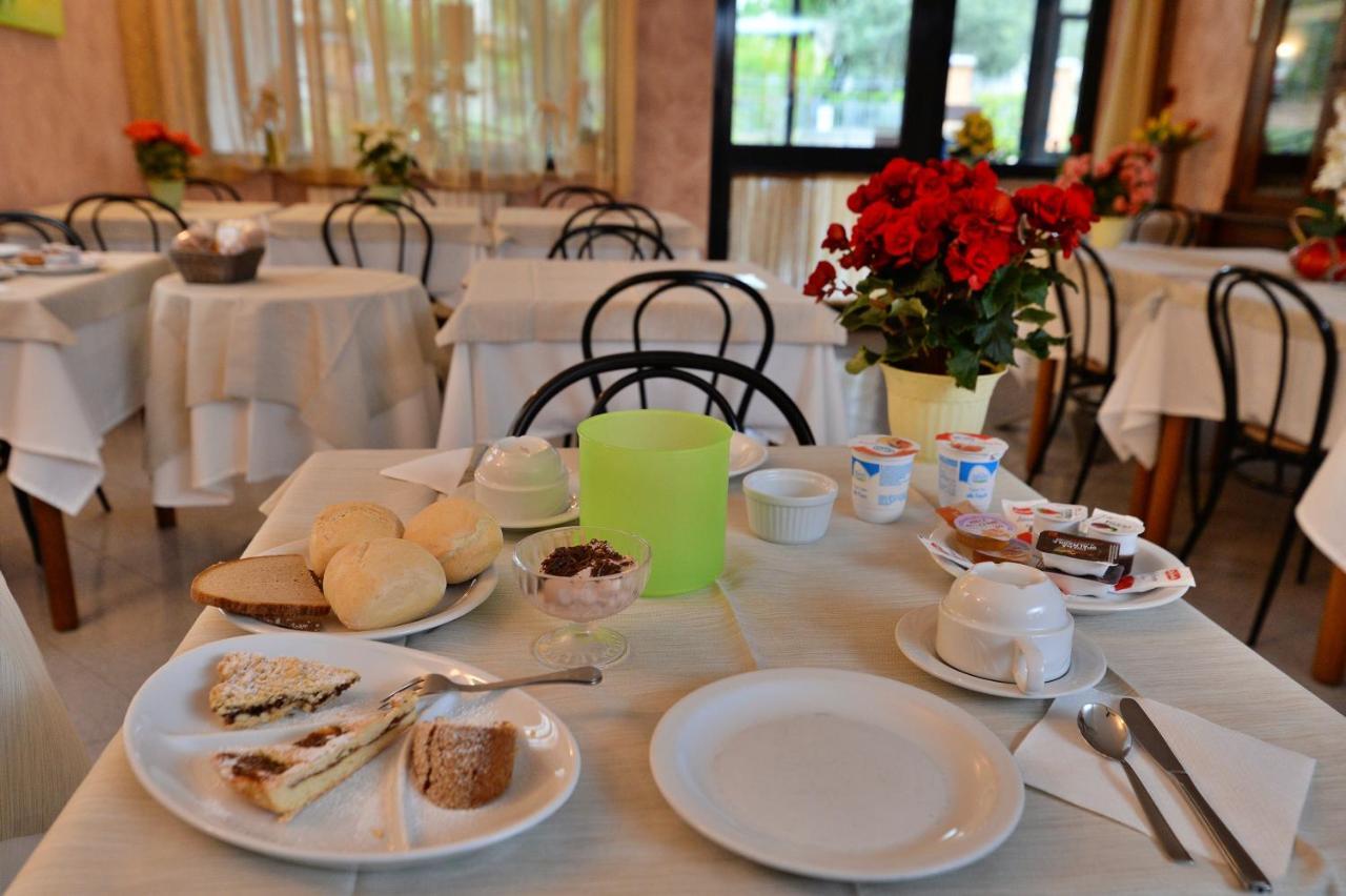 Hotel Fiordaliso Сирмионе Экстерьер фото