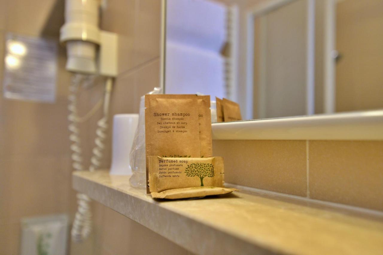 Hotel Fiordaliso Сирмионе Экстерьер фото