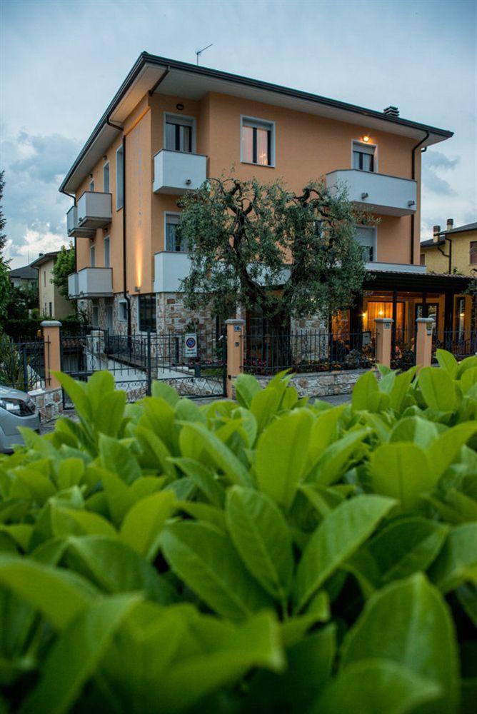 Hotel Fiordaliso Сирмионе Экстерьер фото